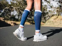 Compressport R2 3.0 Opaski kompresyjne Estate Blue/White - ziba.pl