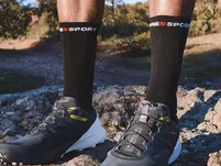 Pro Racing Socks V4.0 Trail - Skarpety biegowe marki Compressport - ziba.pl